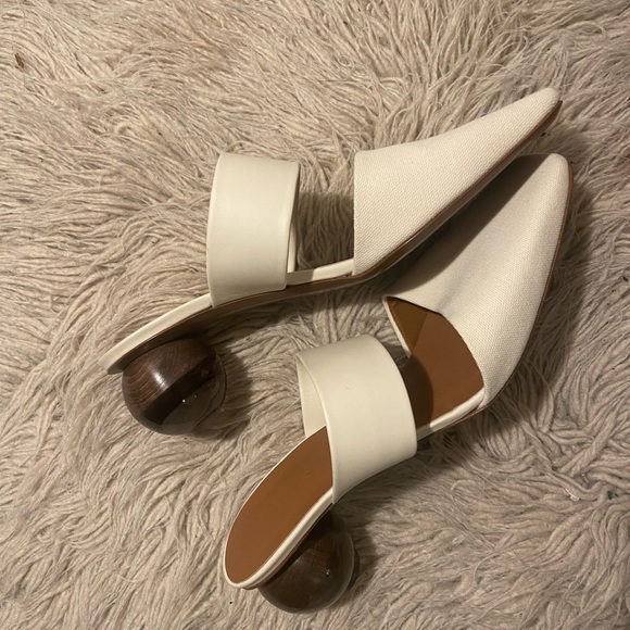 White Neous Ball Heel Shoes, Size 40/8.5 (Never Worn Outside) - Picture 4 of 8